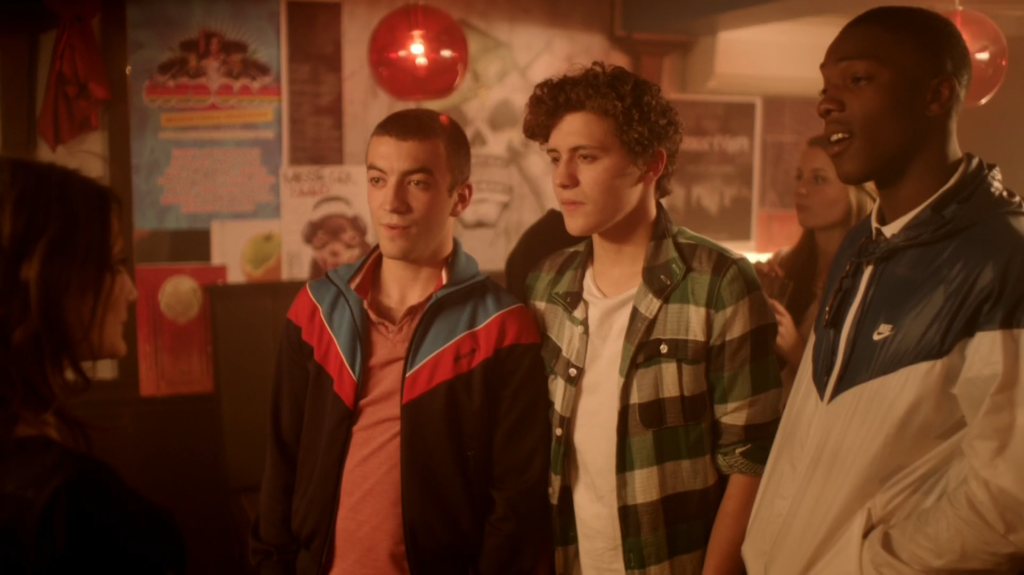 Lola talks with Bart, Jono and Neil.